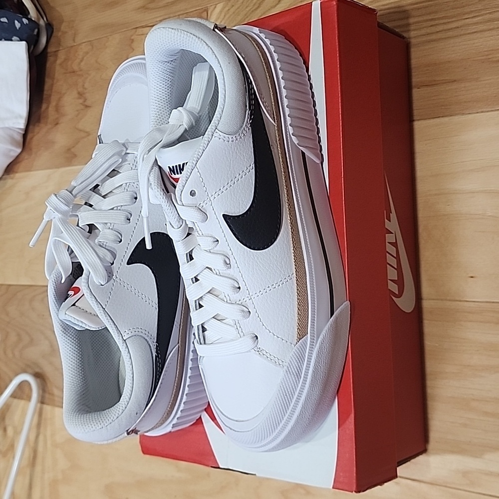 Nike Court legacy lift platform sneaker